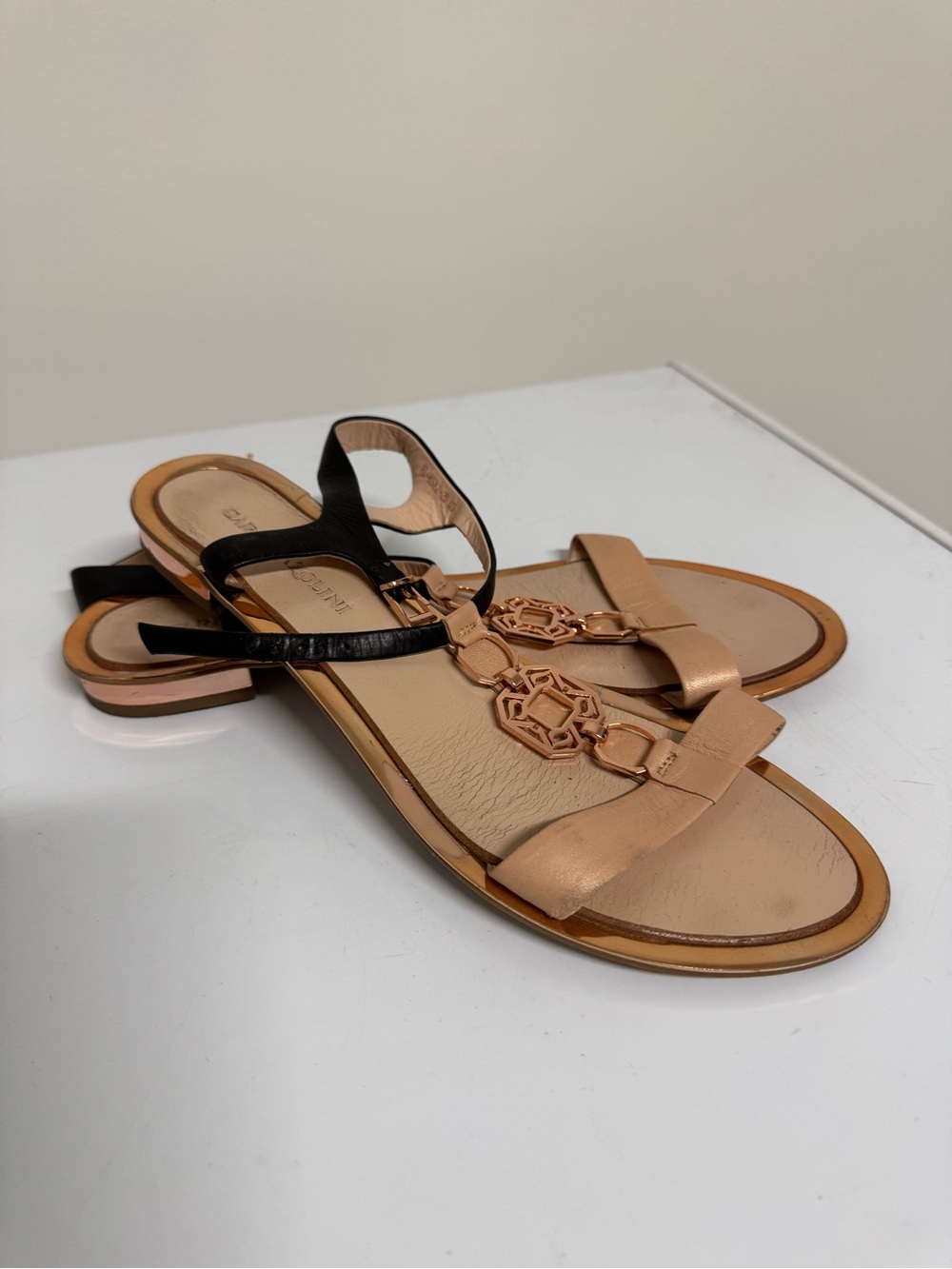 Carlo Pazolini T-Strap Leather Sandals in Tan and Black with Decorative Chain